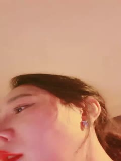 香飘飘-奶茶妹-五官精致，大眼睛，小妹b，大胸胸，首次下海就大秀，果然淫水多，手指扣b发骚叫春，真的好好听！