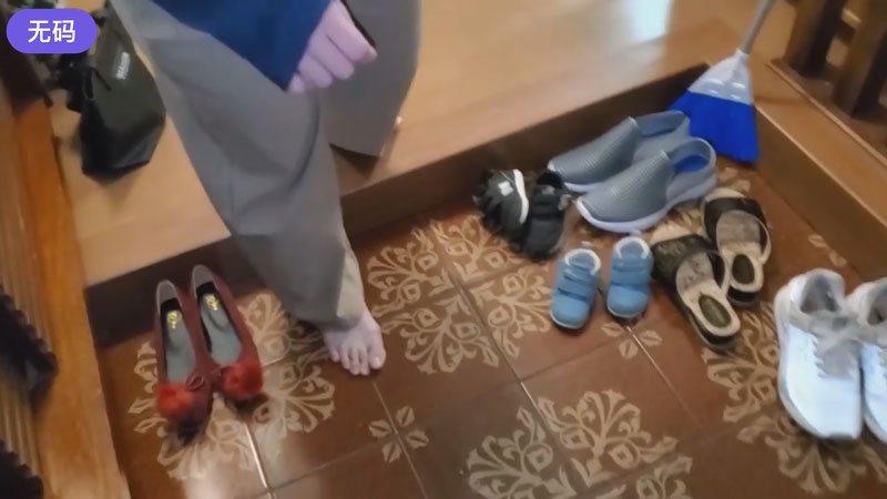 FC2-2956150 自宅訪問【個人】子供を見守る祖の背後で震える声を殺し連続2人に中出し、、、-cd2